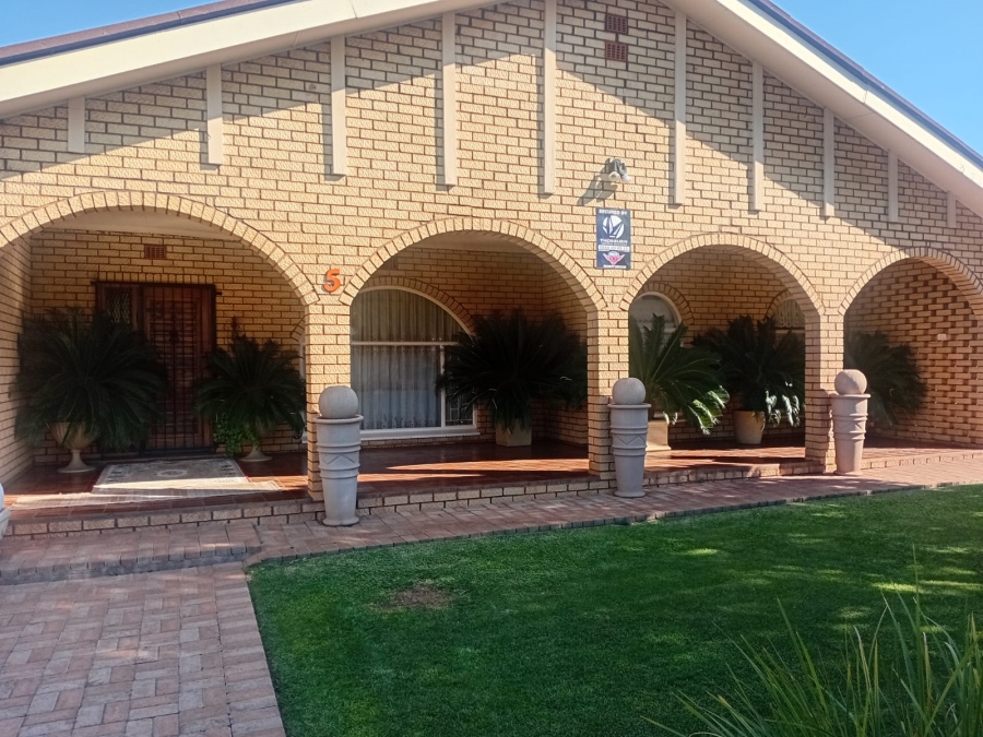 4 Bedroom Property for Sale in Kuruman Northern Cape